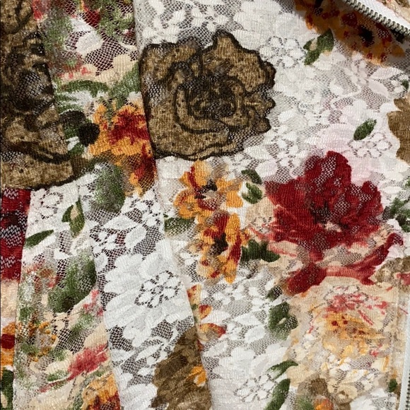 Monoreno Lace Floral Jacket - Picture 3 of 5